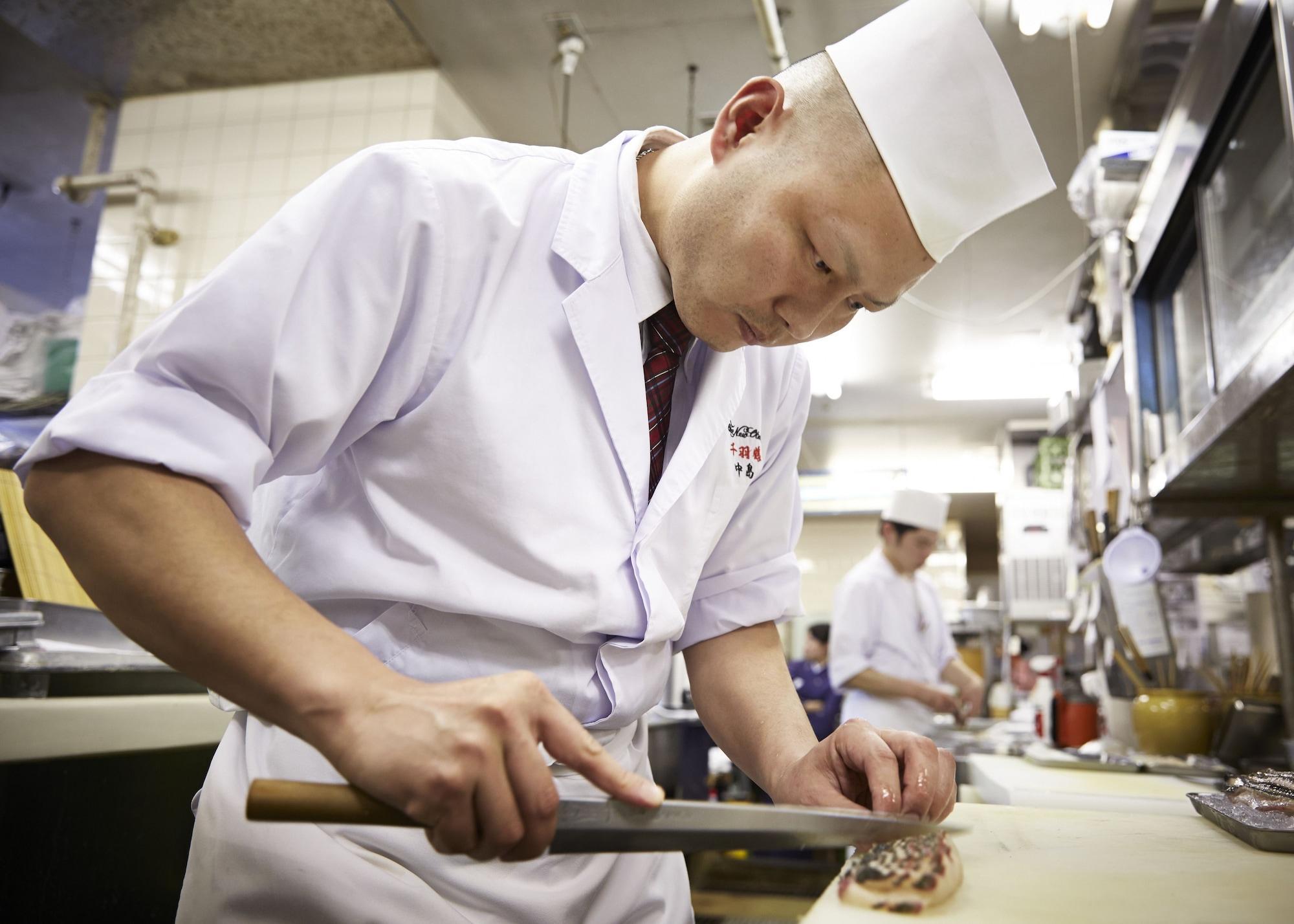 Hotel New Otani Hakata Фукуока Экстерьер фото A cook working in a restaurant kitchen