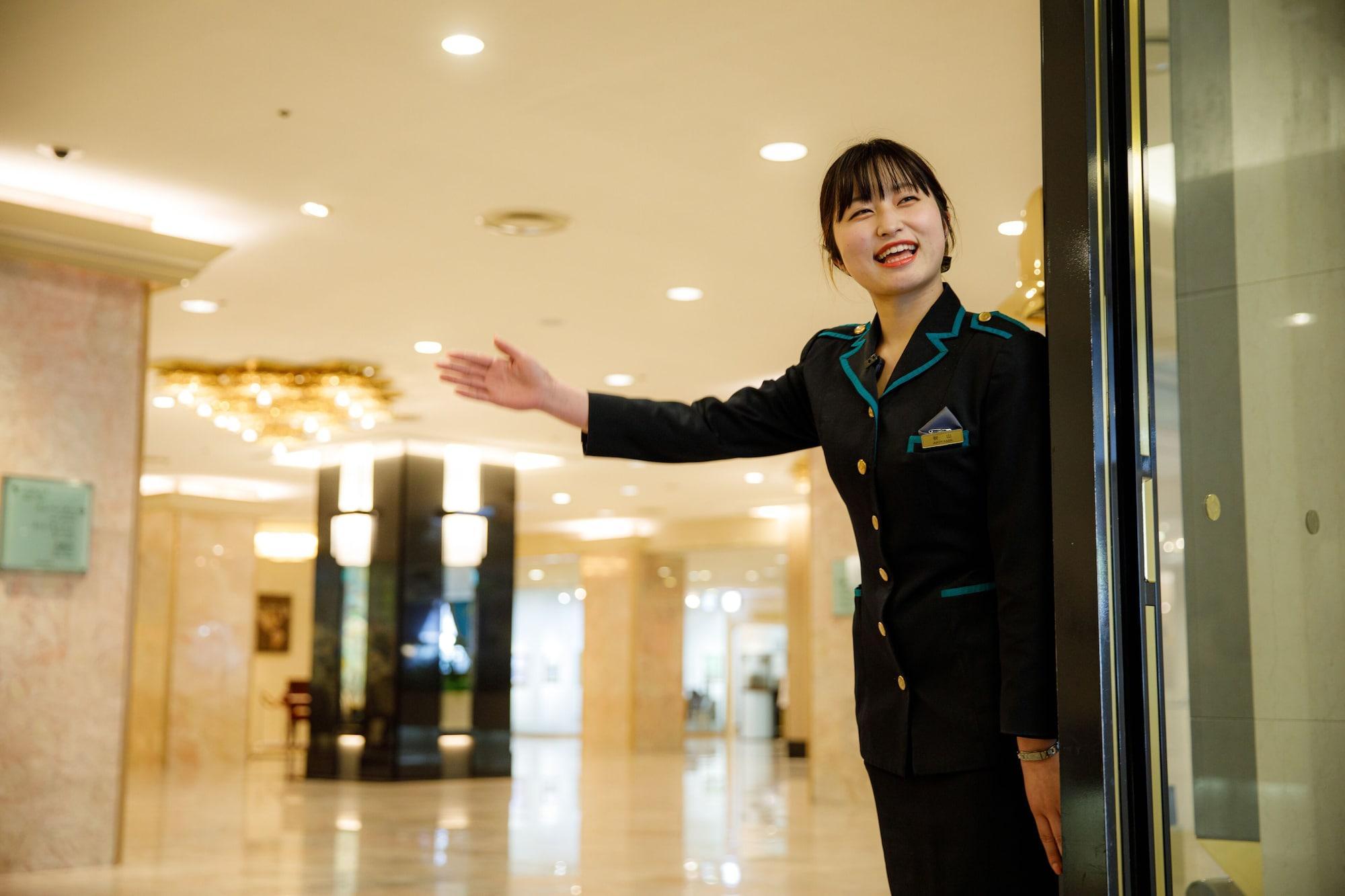 Hotel New Otani Hakata Фукуока Экстерьер фото A hotel concierge