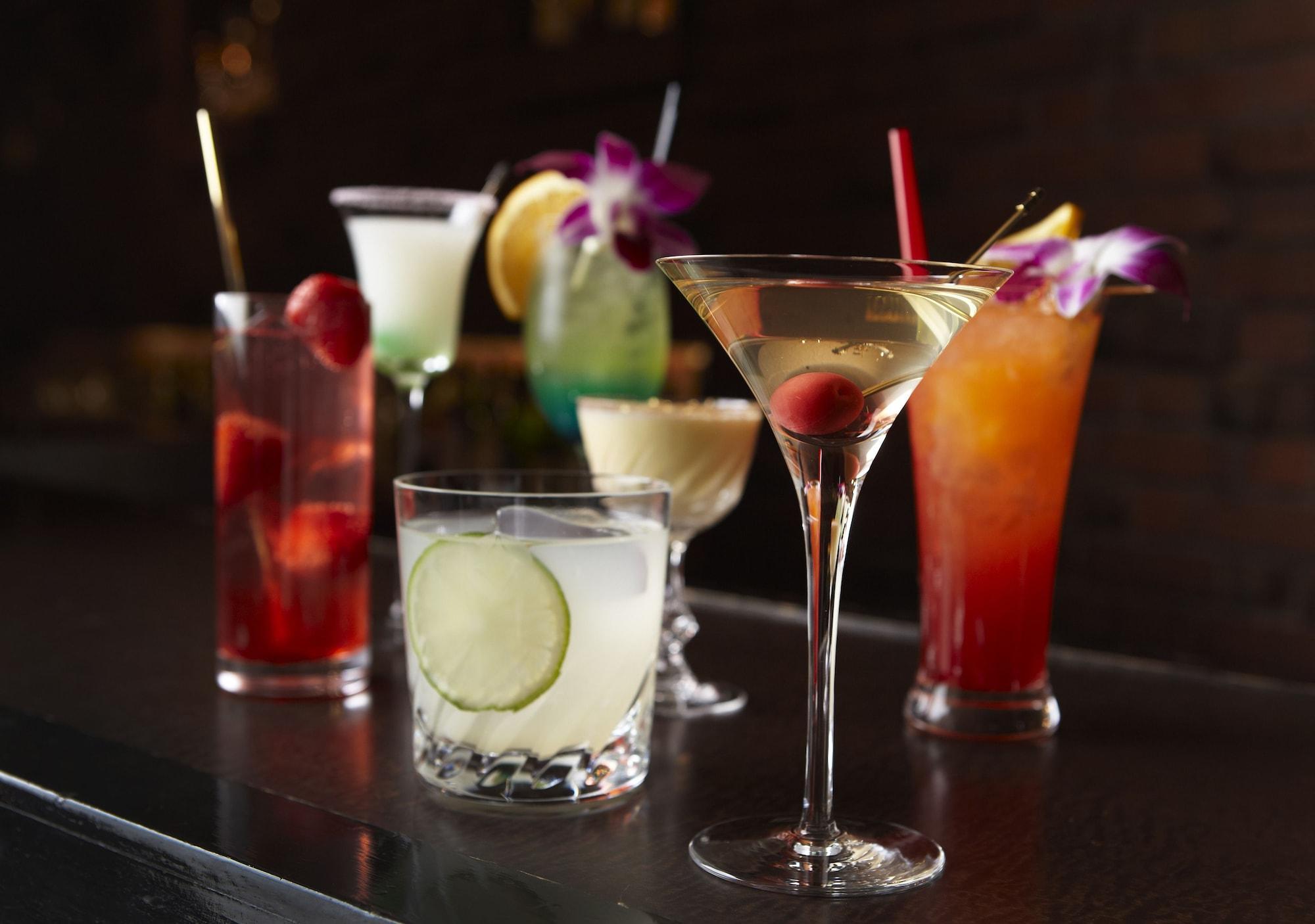 Hotel New Otani Hakata Фукуока Экстерьер фото A selection of cocktails