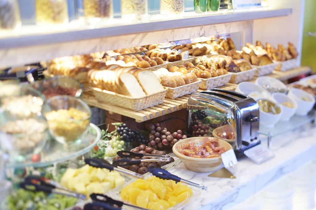 Hotel New Otani Hakata Фукуока Экстерьер фото A breakfast buffet